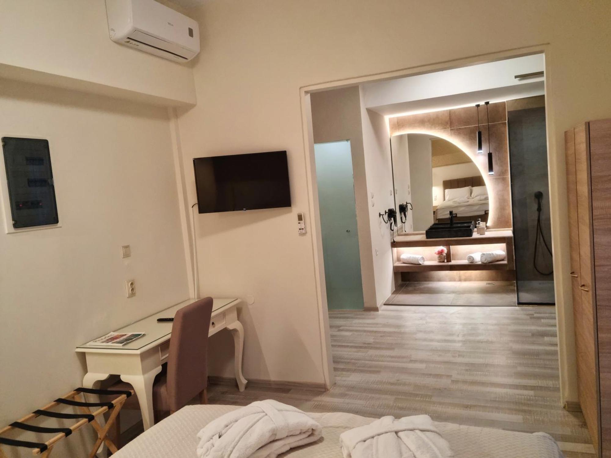 Golden City Center Suites Rhodes City Habitación foto